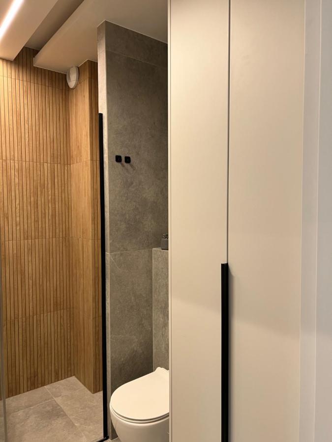 Family & Business Elegant Apartments: Terrace Living With Parking *