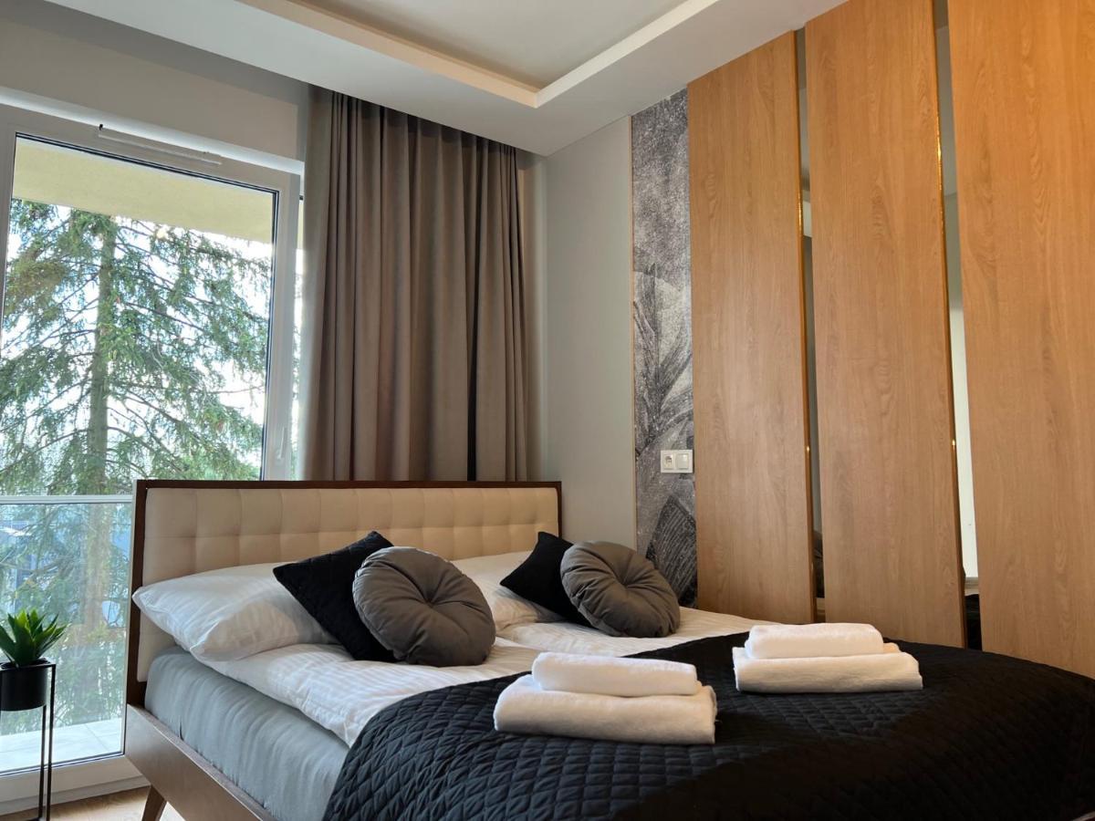 Family & Business Elegant Apartments: Terrace Living With Parking Apartment *