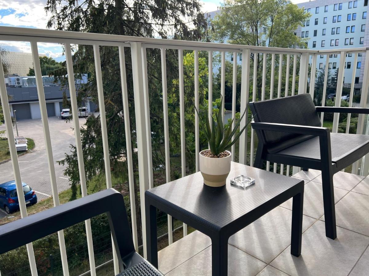 Apartment Family & Business Elegant Apartments: Terrace Living With Parking *