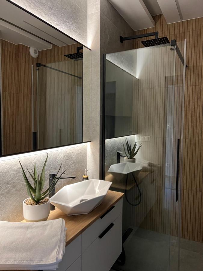 Apartment Family & Business Elegant Apartments: Terrace Living With Parking Kielce