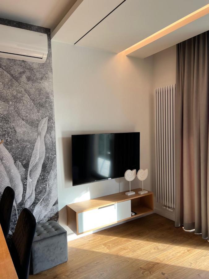 Apartment Family & Business Elegant Apartments: Terrace Living With Parking *